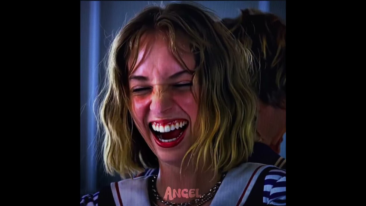 she's so me omg #robinbuckley #strangerthings #steveharrington #scoopsahoy #fyp #queerfiction