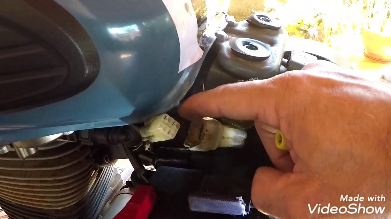 Remoção do tanque da Royal Enfield C500