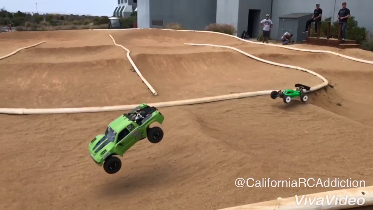 Axial Yeti Trophy Truck and Friends Oakley Bash
