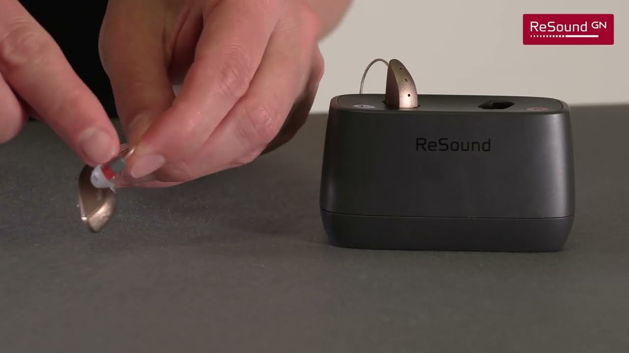 ReSound OMNIA - Comment insérer retirer une aide auditive d'un chargeur de bureau