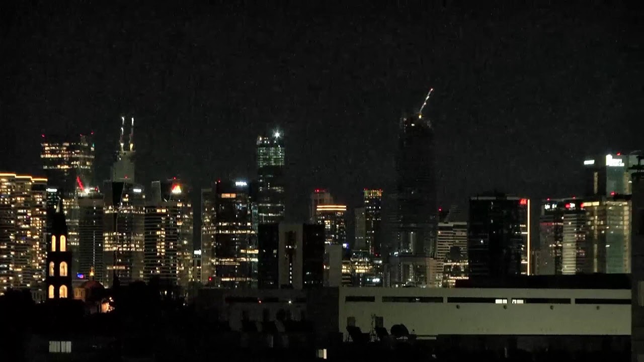 🚨 EN VIVO: Skyline de Tel Aviv tras ofensiva contra Irán