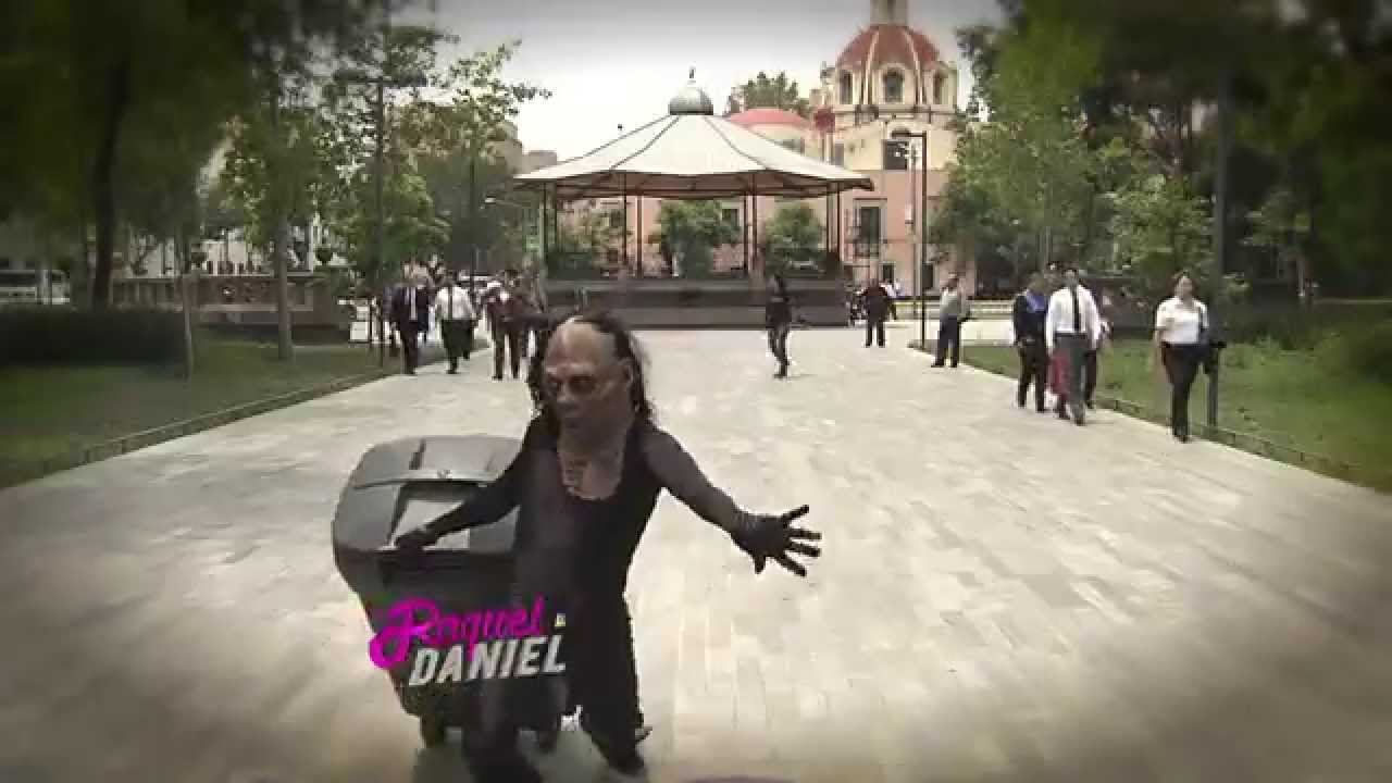 ¡Espantando a la gente con nuestra broma!