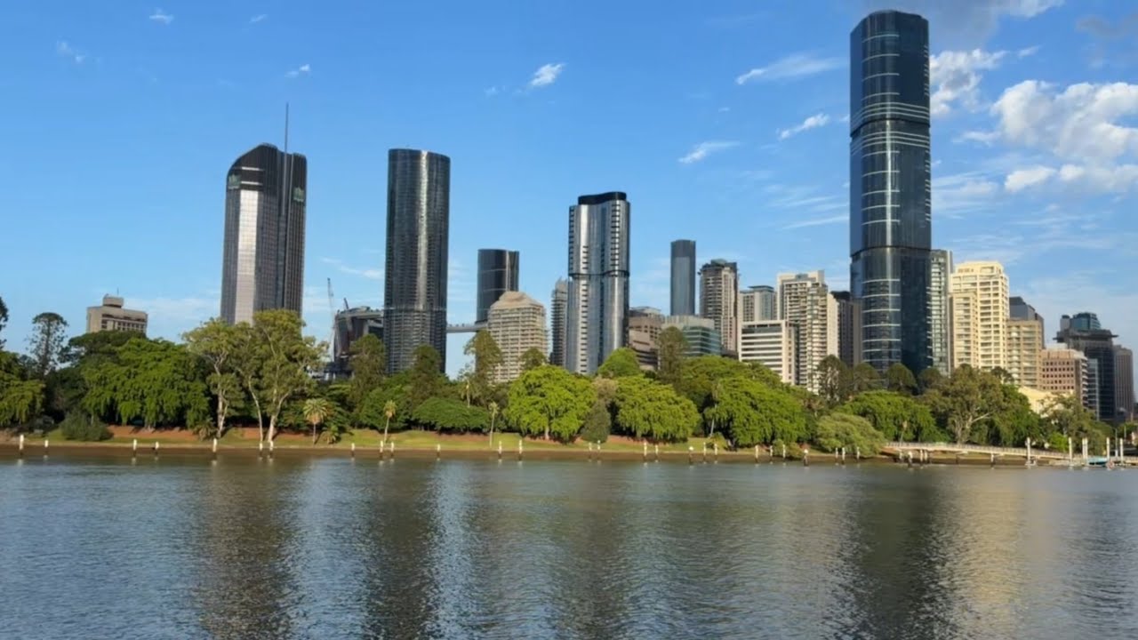 Stunning Brisbane River Panorama☁️| A Sunny Day Stroll ☀️🌉