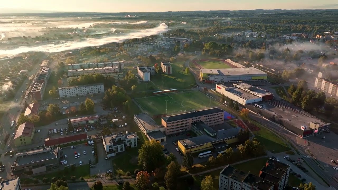 Fotograaf avaldas kaunisse uduloori mattunud Võru linnast droonivideo