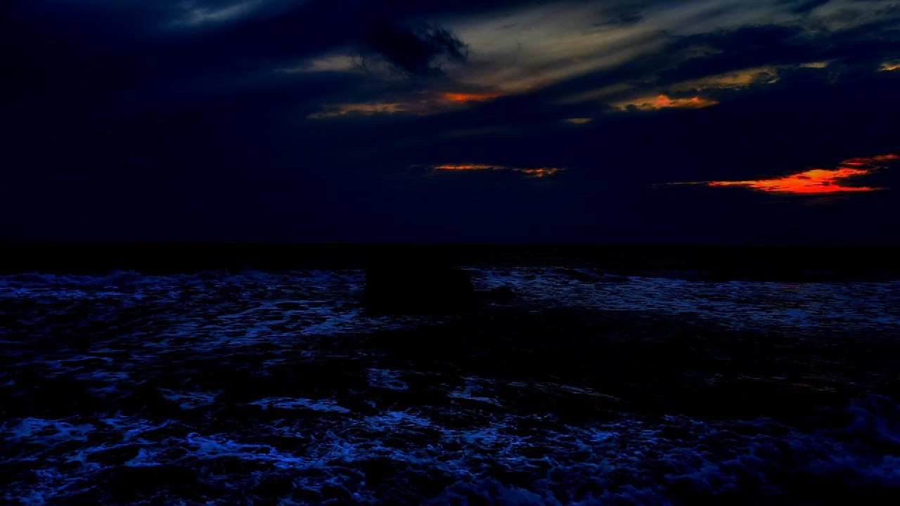 Midnight Ocean Waves 🌙 | Fall Asleep Fast with Deep Sea Sounds (8 Hours)