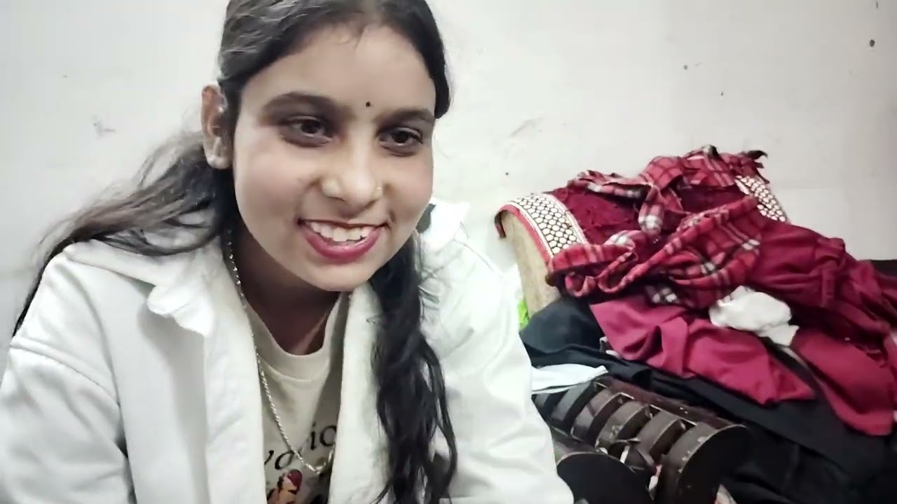 Naye sal ka my new blog Aaj Nandini ka new phone aaya ☺️☺️