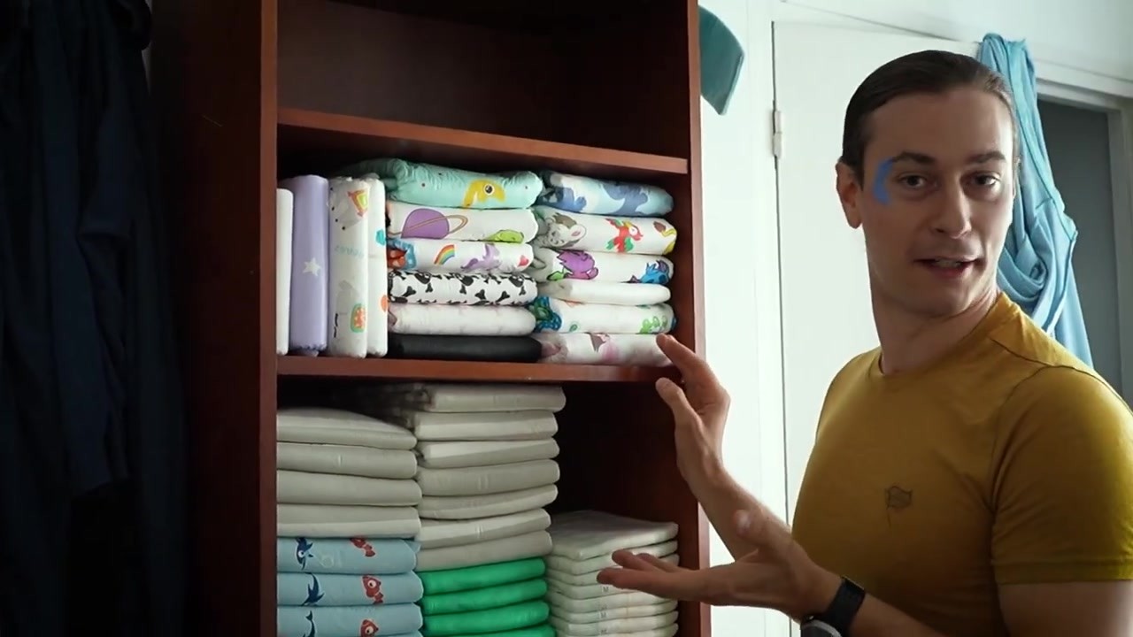 ABDL room tour