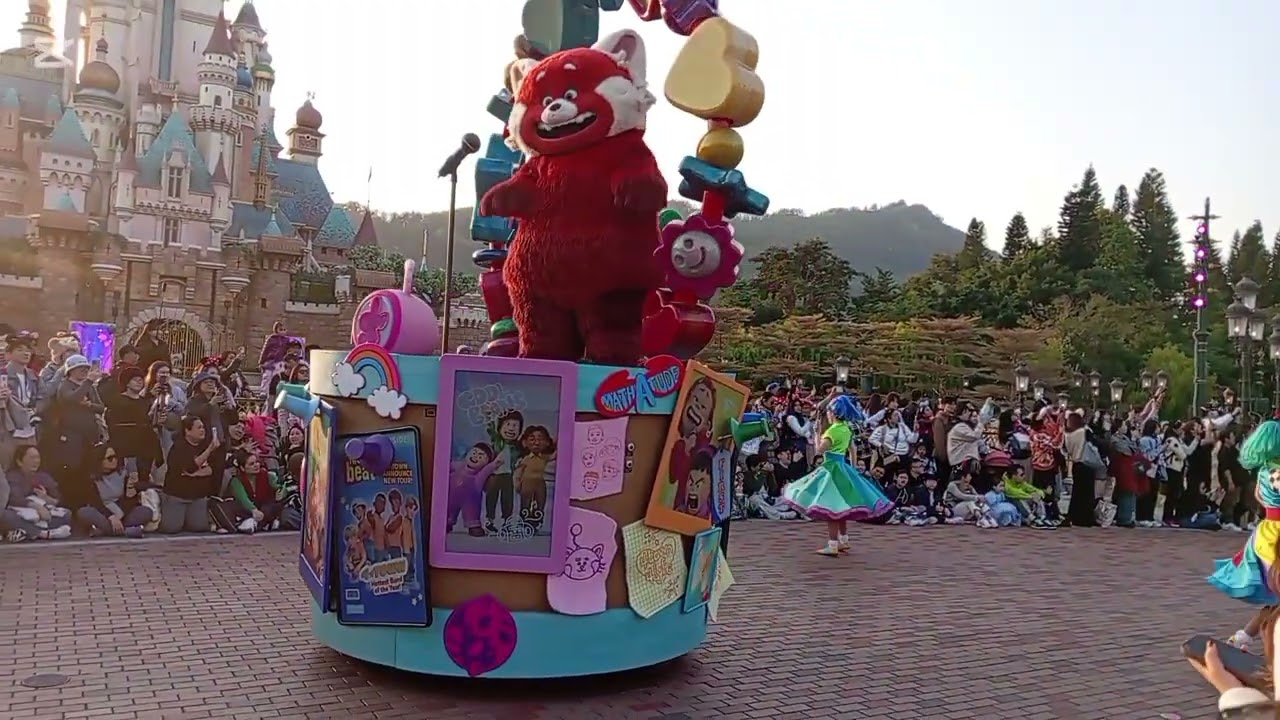 Parade in Disneyland Hong Kong 
