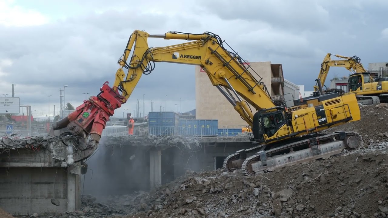 Komatsu PC1250 mit 25t Zange
