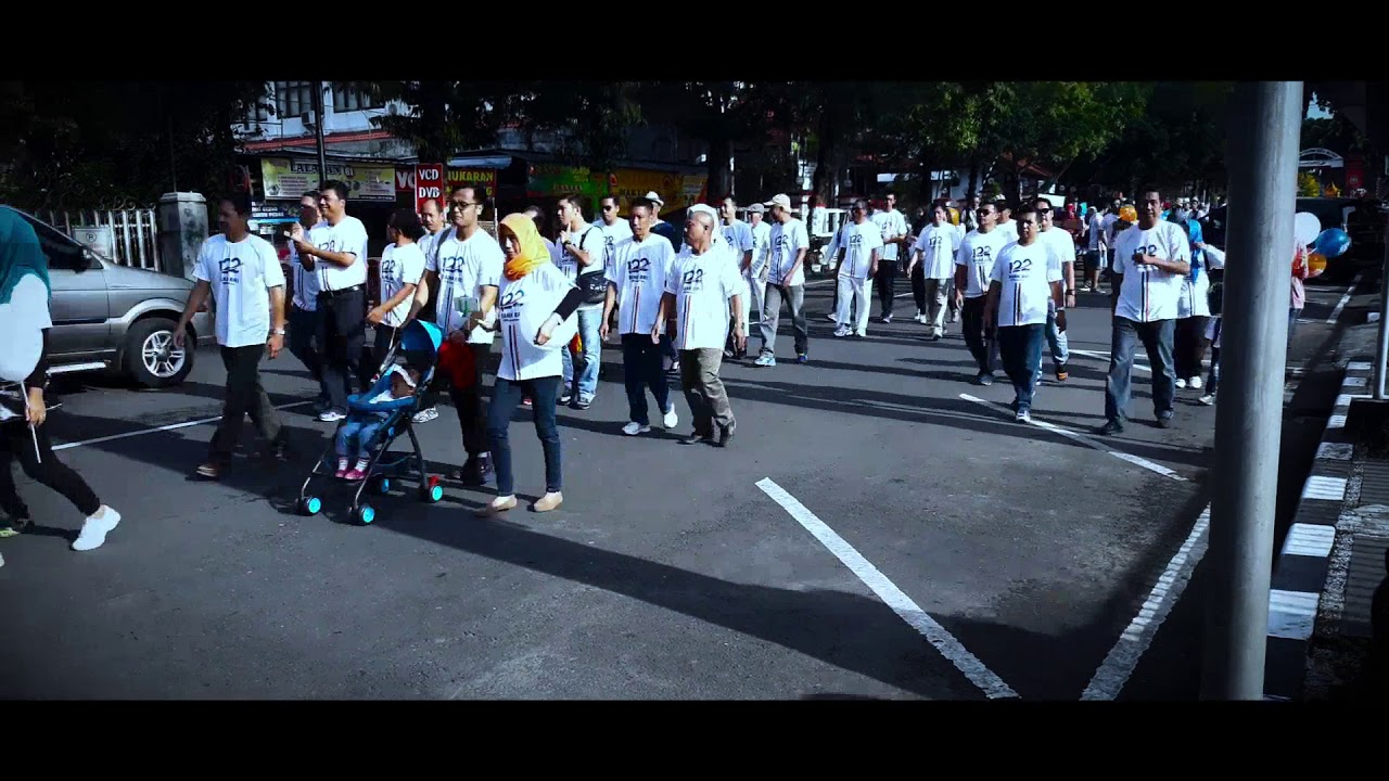 Time lapse jalan sehat dalam  memperingati HUT BRI yang ke 122