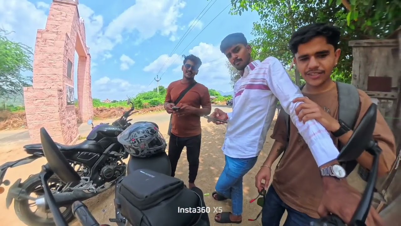 हमारे मित्र गन आज जा रहें हैं दर्शन करने लेकिन यहां bakcho*** ज्यादा lag rahi hai 😃😃🫡
