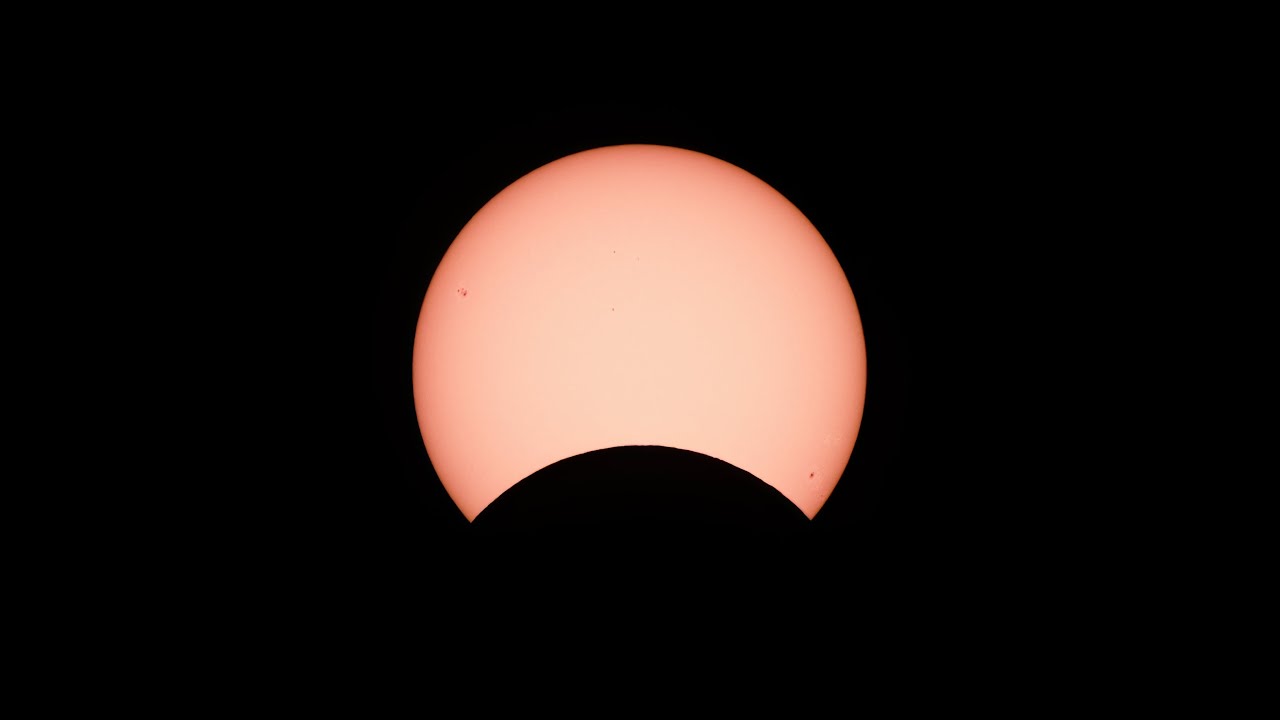 Ich habe die partielle Sonnenfinsternis am 25.10.2022 mit meinem Teleskop fotografiert!