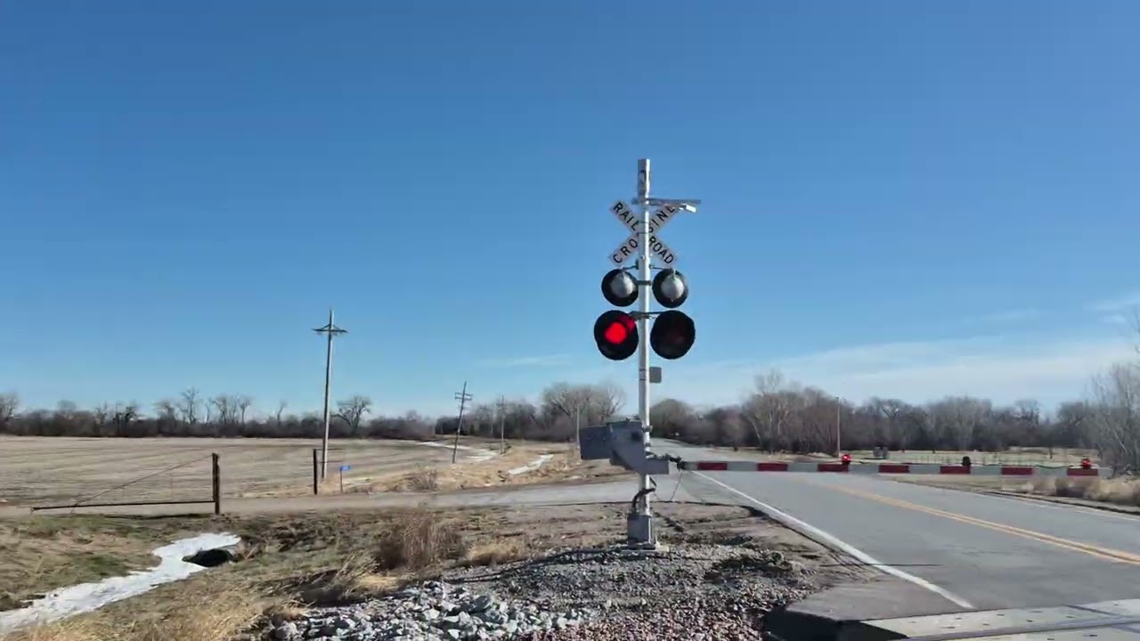 BNSF #6374 Manifest S in Leshara, NE (12-20-25)