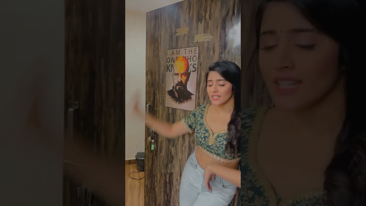 kisi ki aadaon pe mar gaya ji