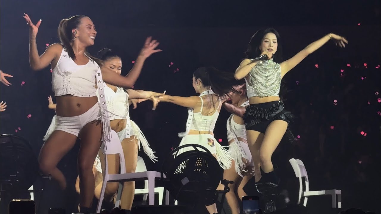 BLACKPINK - JISOO SOLO (EARTHQUAKE / YOUR LOVE) -  DEADLINE WORLD TOUR - LA DAY 1 (Fancam)