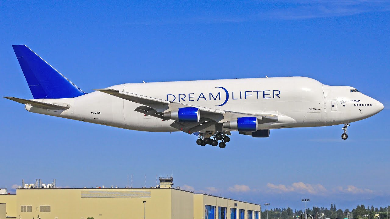 Boeing 747-400LCF DREAMLIFTER in Seattle Paine Field | 4K