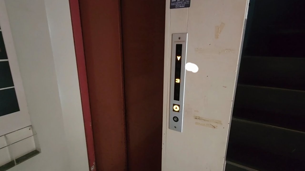 【まさかのケチ更新！】実は再更新機！レトロを感じさせるフジテック製のエレベーター