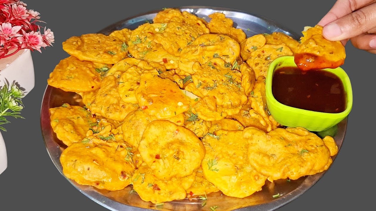 Crispy Aloo Pakora Recipe | Pakoray Banane Ka Tarika | Ramzan Iftar Snack | Aloo Pakora
