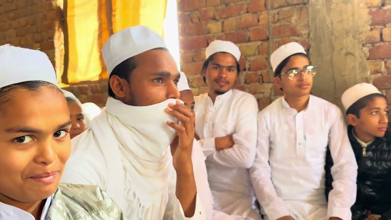 इस छोटे से बच्चे ने कितनी खूबसूरत तक़रीर की है अल्लाह इस दुनिया में खूब काम ले इस बच्चे से आमीन 