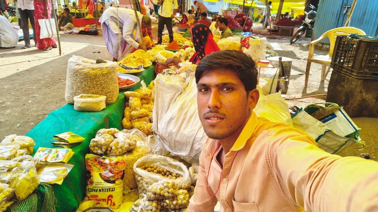 Gaon ka hat bazaar… aaj kuch alag hua 😳