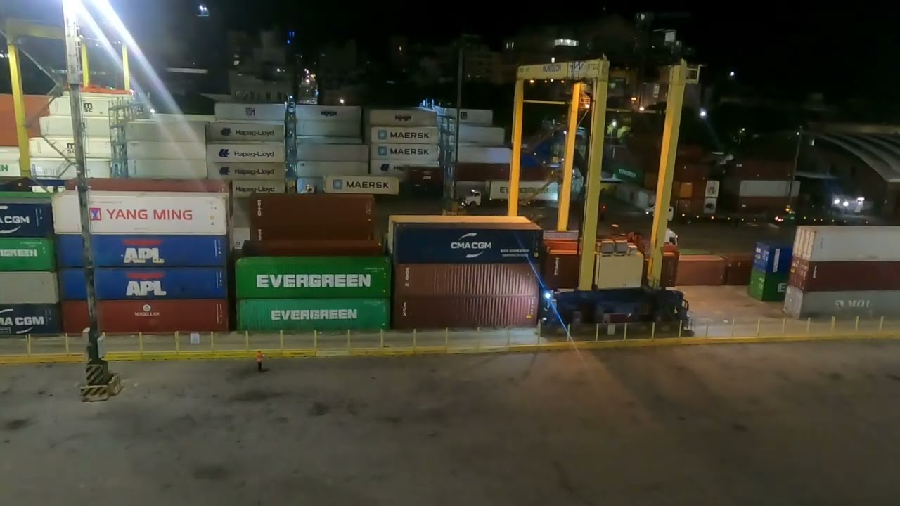 Cargo Loading and Unloading in Montevideo, Uruguay on February 10, 2026 at 8x speed