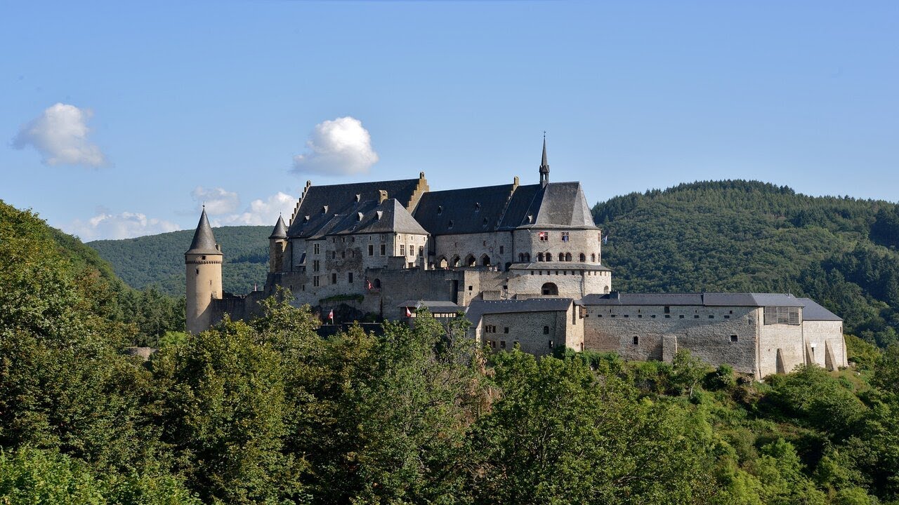 4K WALK | VIANDEN CASTLE | LUXEMBOURG 🇱🇺