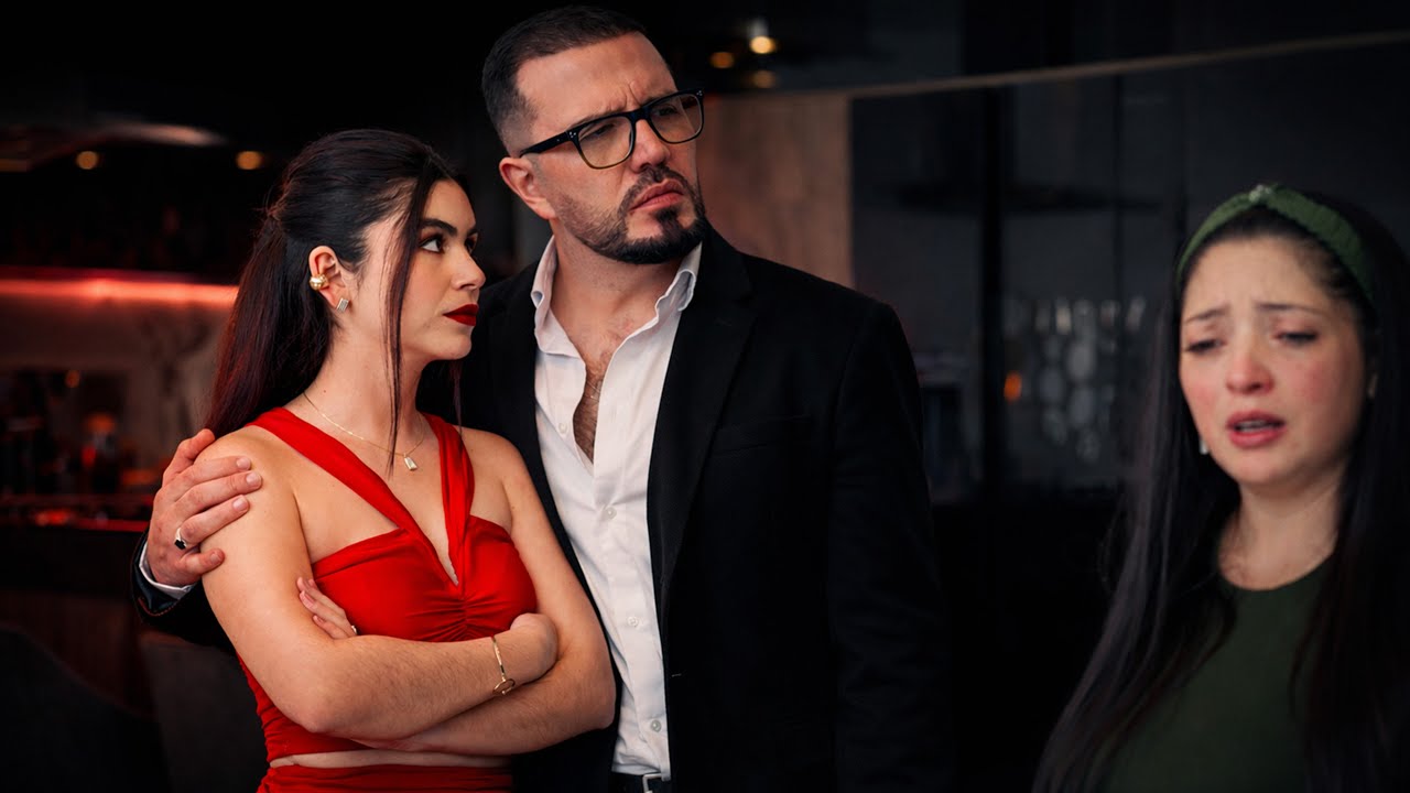 El doctor confirmó el embarazo y su esposo la traicionó frente a ella