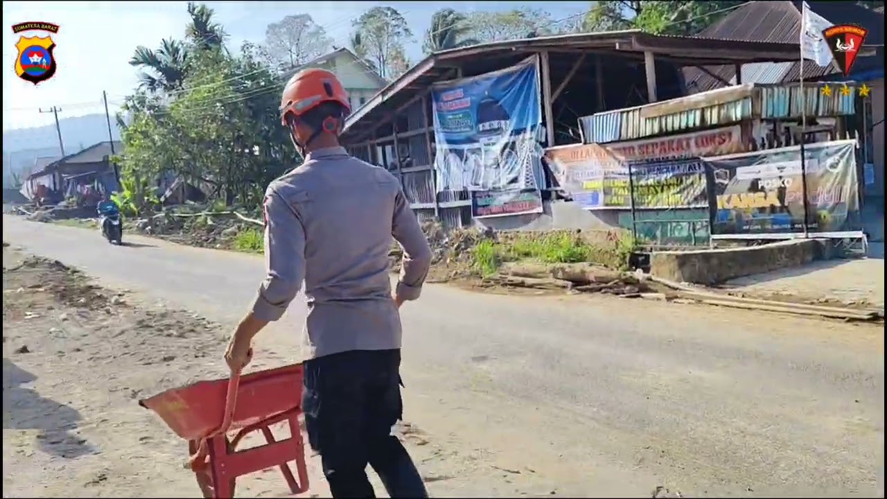 Brimob Sumbar percepat pemulihan pasca bencana dengan memperbaiki saluran irigasi di palembayan
