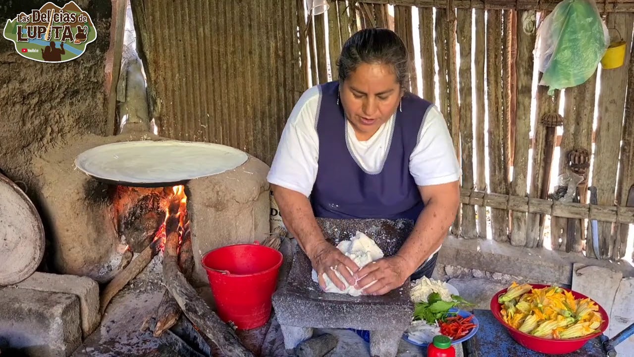 Haciendo quesadillas de flor de calabaza con quesillo en el Rancho | Las Delicias de Lupita