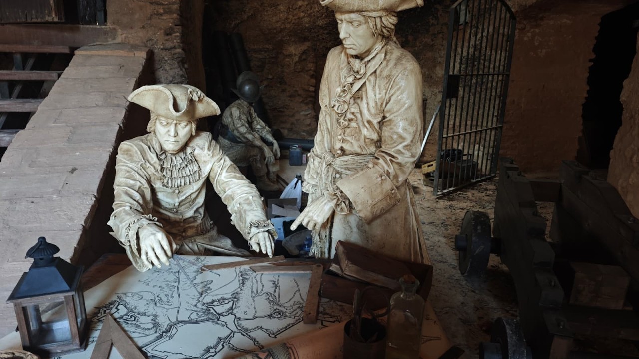 Tortosa millora la plaça dels Dolors amb nou arbrat i una àrea de jocs integrada a l’entorn històric