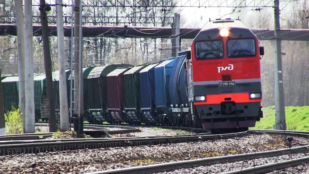 Тепловоз 2ТЭ116У-0156 с грузовым поездом