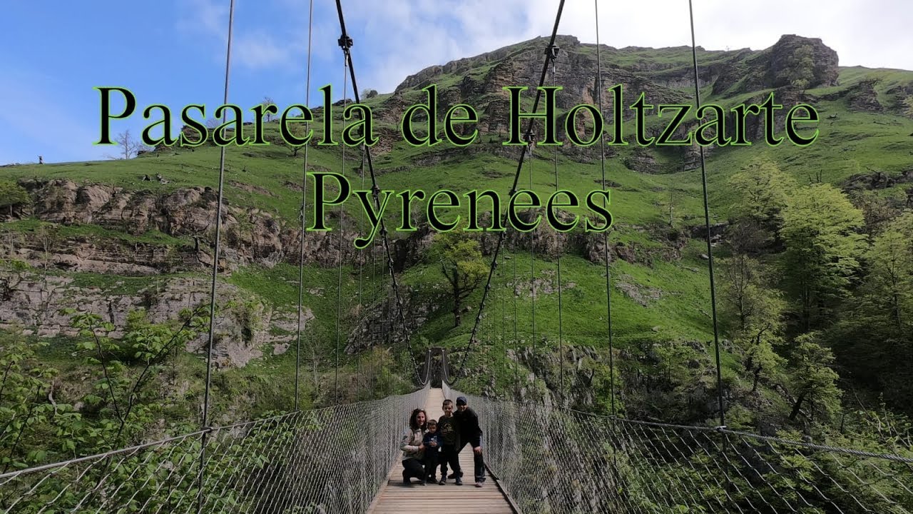 Pasarela de holtzarte .  Ride pyrenees. Live pyrenees