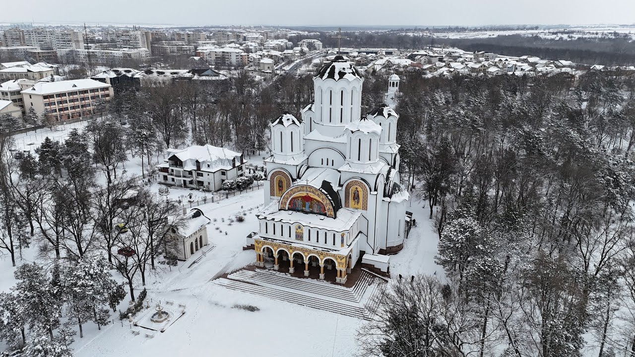 Catedrala din Slobozia sub mantia albă a iernii