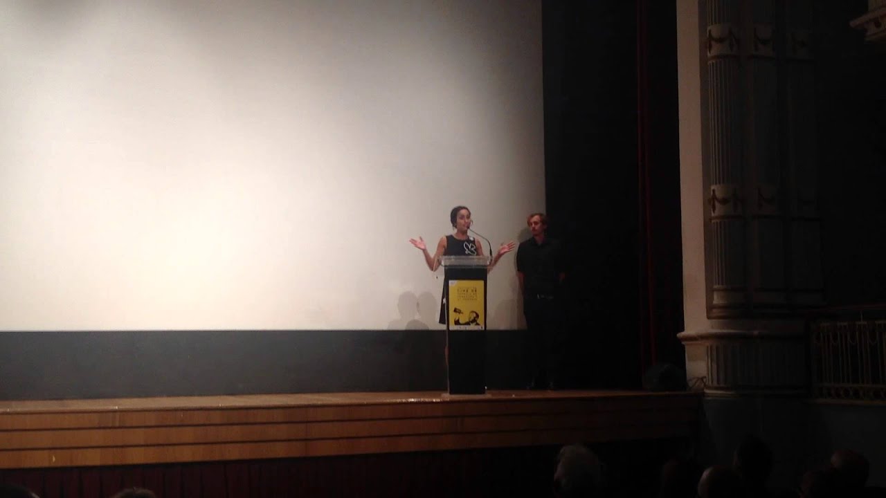 Megan Montaner recibiendo el premio en el festival de Tarazona