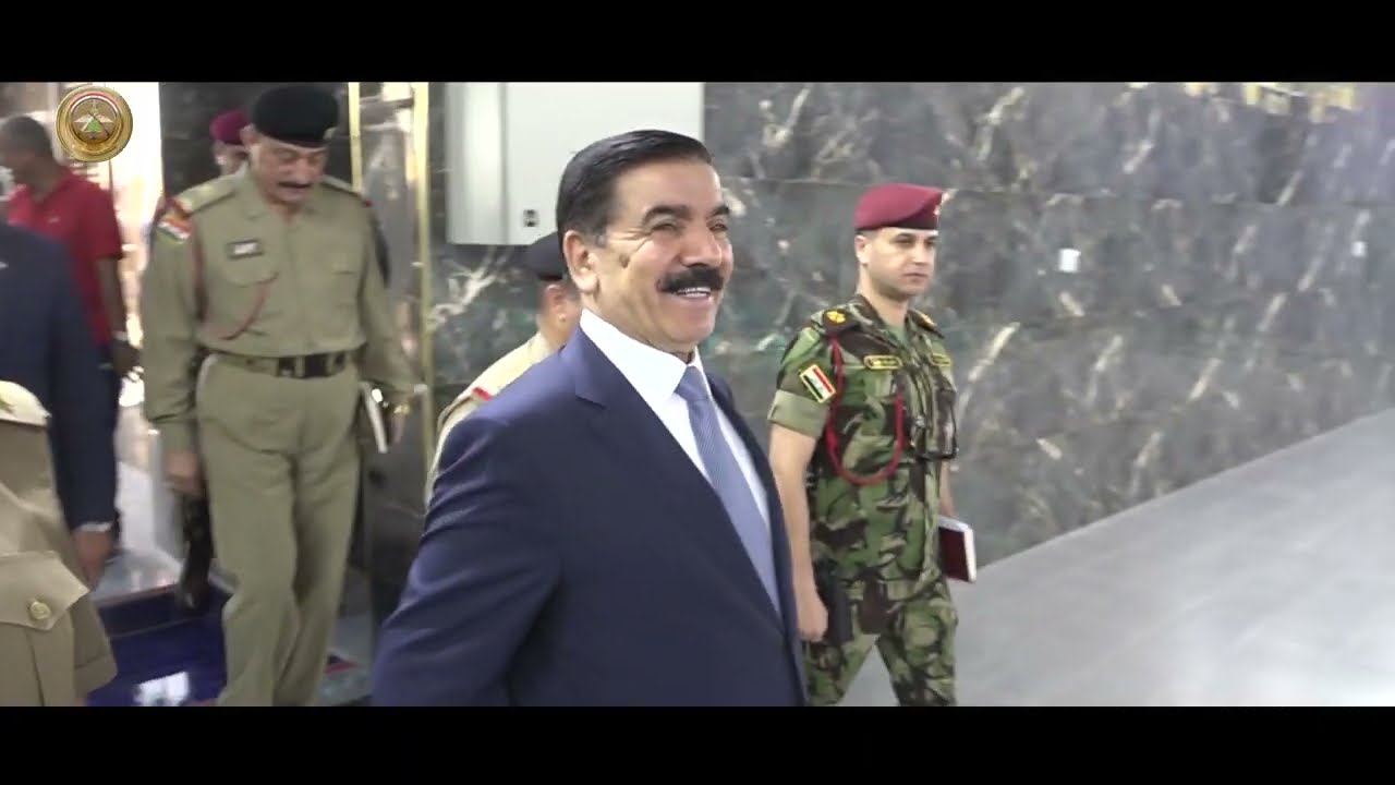 وزير الدفاع يفتتح مسبحاً مغلقاً وقاعة رياضية متعددة الأغراض في نادي الجيش الرياضي