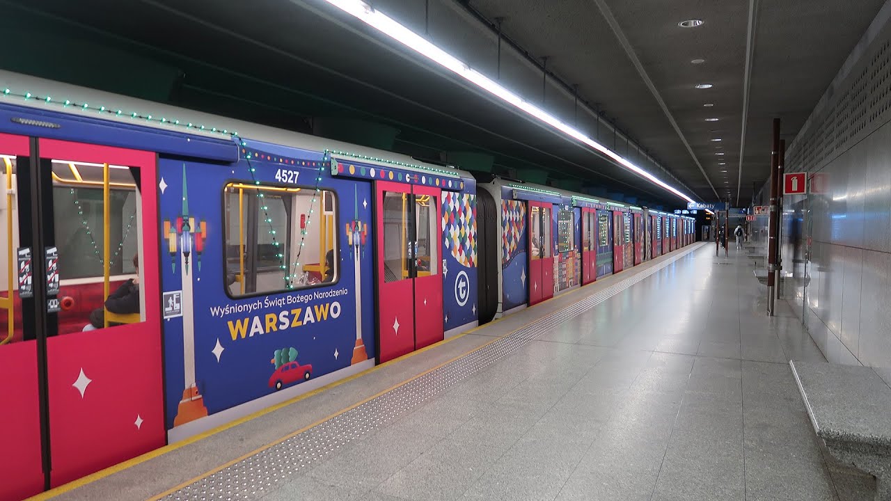 Pociąg Świąteczny 2023 Metro Warszawa przejazd Kabaty-Młociny