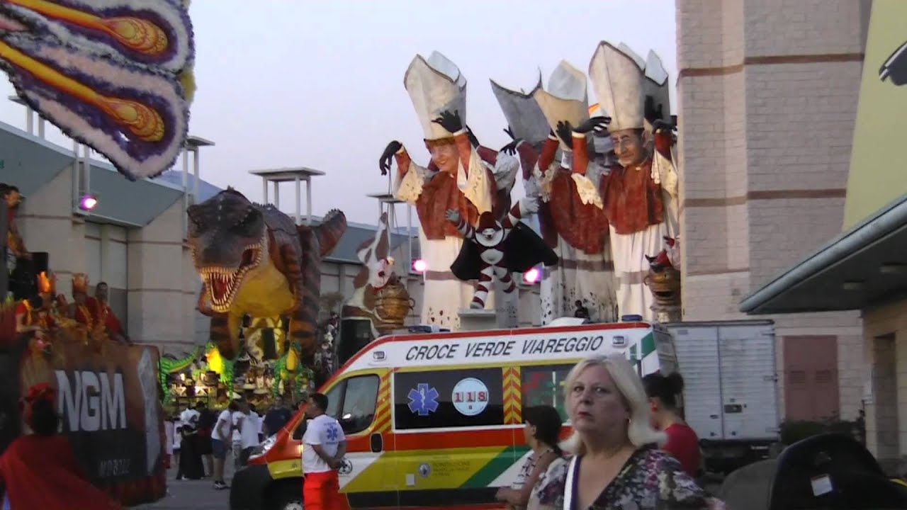 Carnevale estivo di Viareggio 2012  : ( apertura e sfilata notturna )