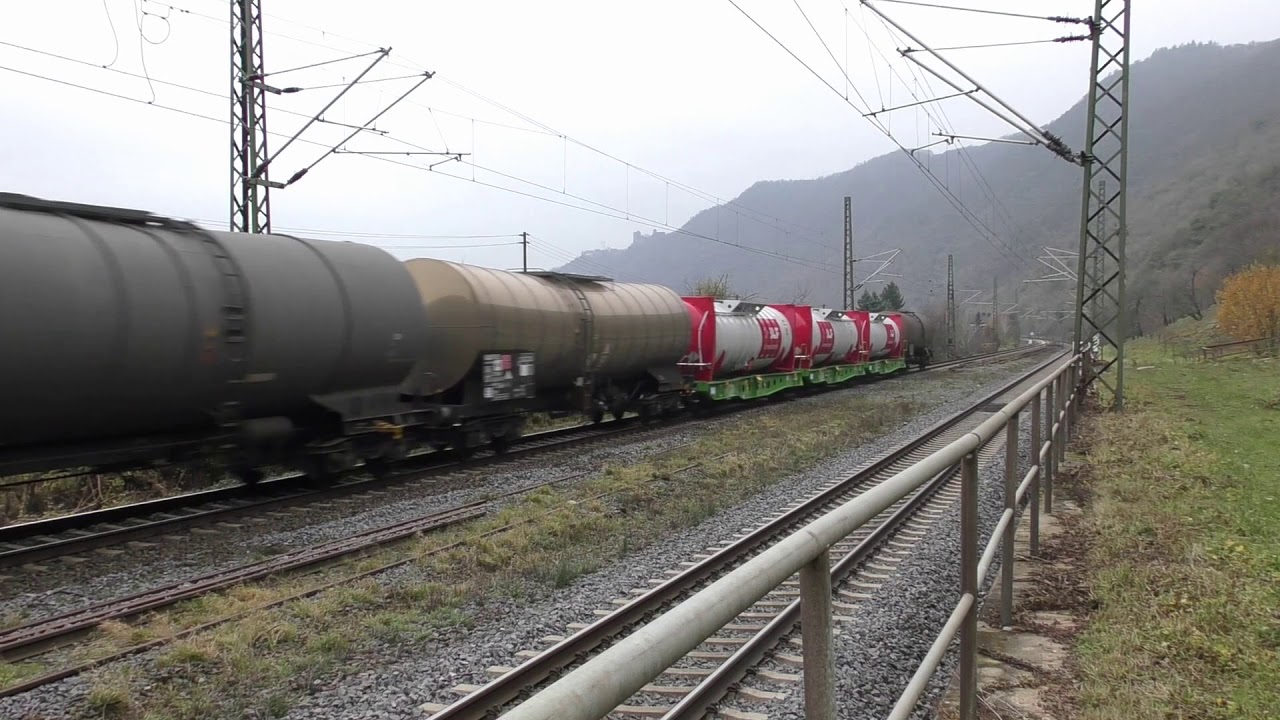 Güterzüge bei Kestert im Tal der Loreley