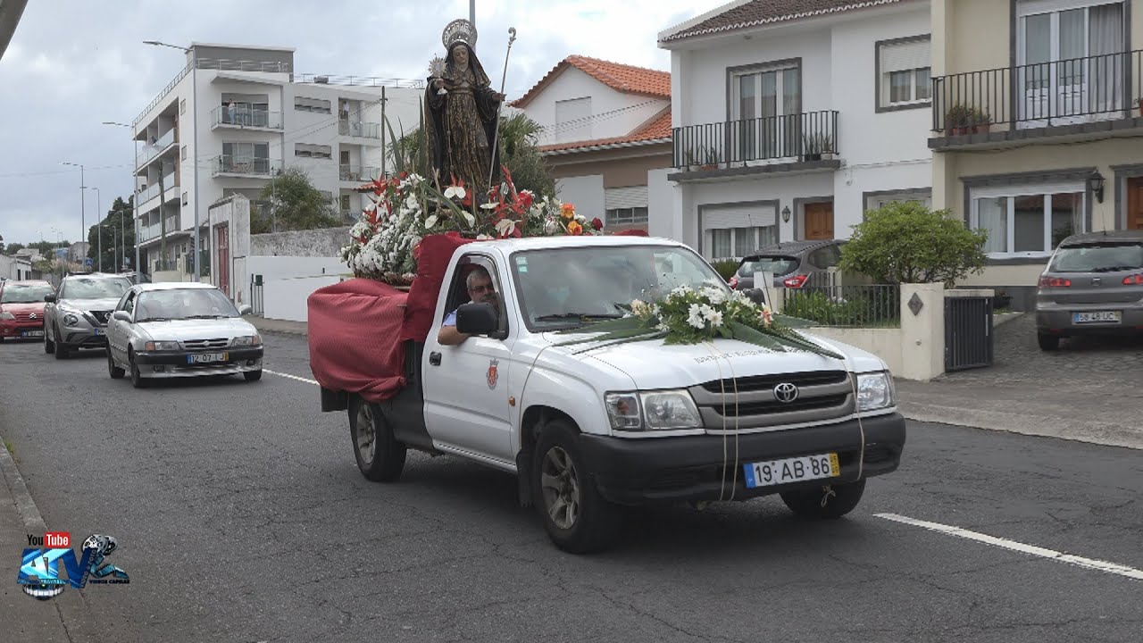 Saída da Imagem Santa Clara Percorrendo as Ruas da Freguesia de Santa Clara