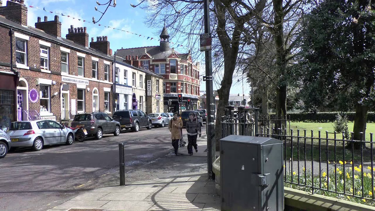 Chapel St, Chorley - People Watching (and window shopping)