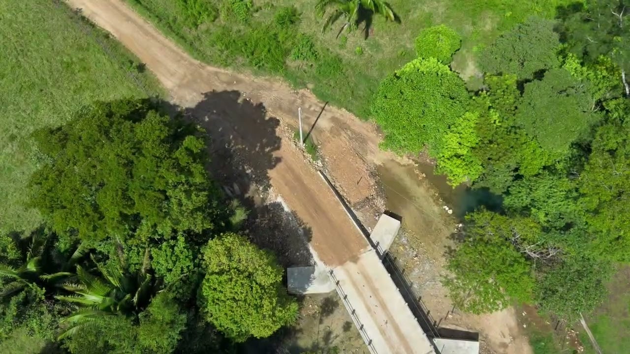FINALIZAMOS CON LA CONSTRUCCIÓN DE ESTE PUENTE EN LA COMUNIDAD DE EL CEIBO