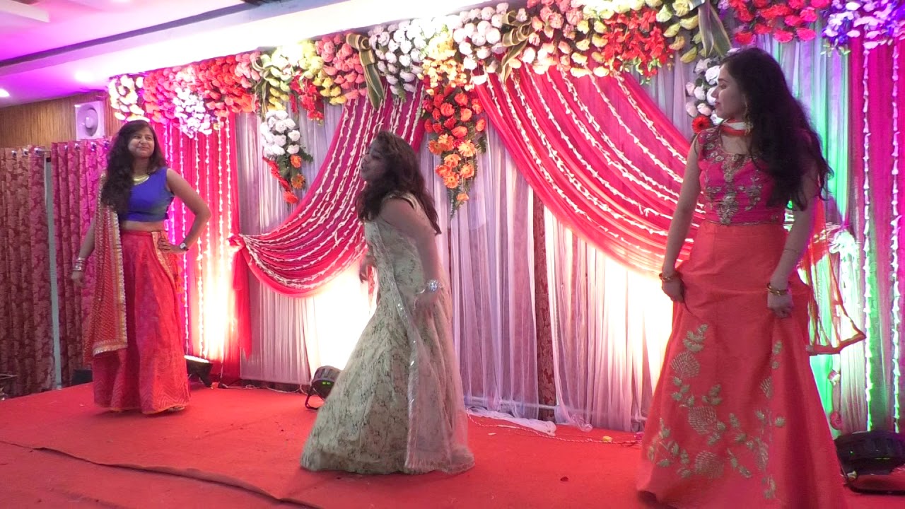 Friends and Sister rocked the floor with this sangeet Performance #LoveIsInTheAir