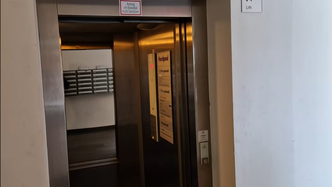 Früher Schindler 3300 FIGL 100 Aufzug (Early Schindler 3300 lift) @Wolfernstraße 20b, 4400 Steyr
