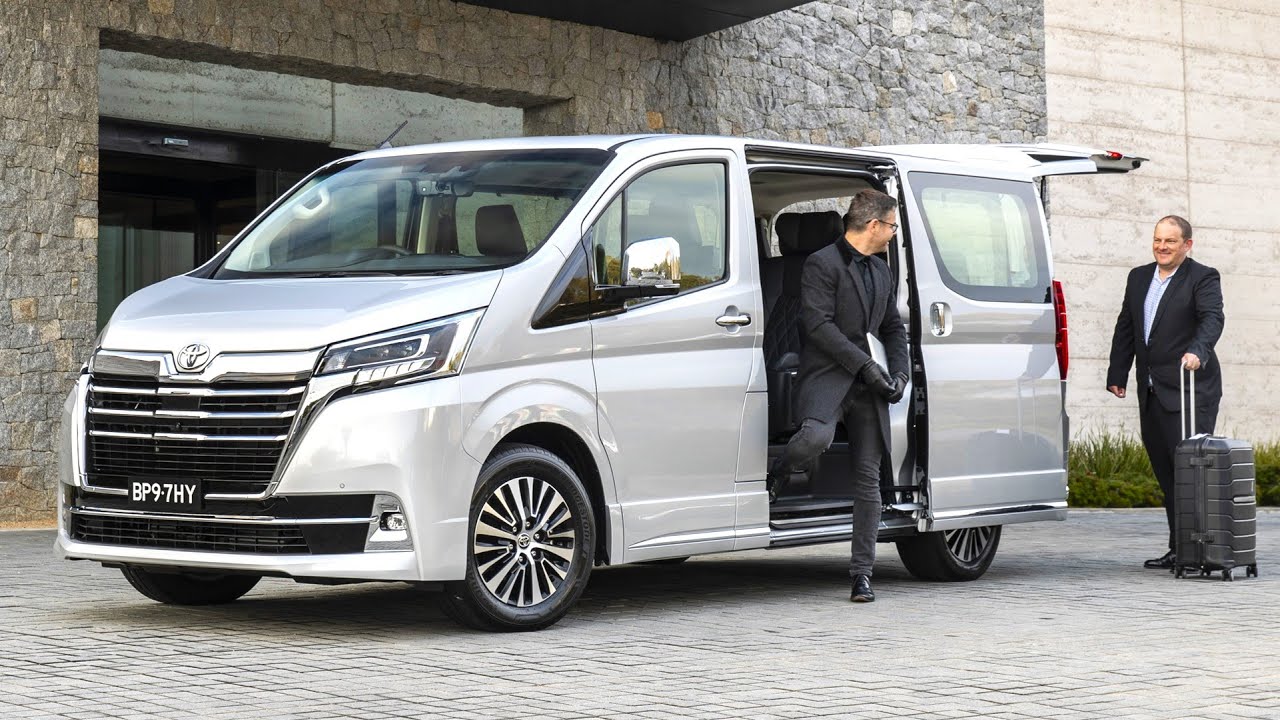 Новая Toyota Granvia 2023 года — лучший интерьер и экстерьер семейного фургона