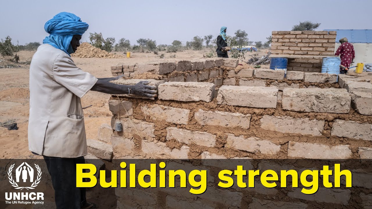 Sahel Crisis - UN refugee chief visits innovative shelter solution in Niger