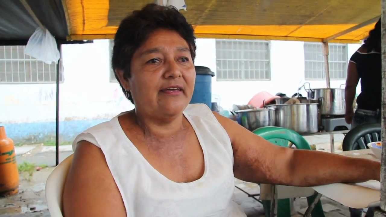 Las toldas: ventas de comida tradicional en Puerto Asis, Putumayo, Colombia Vidéo de Andres Melendez