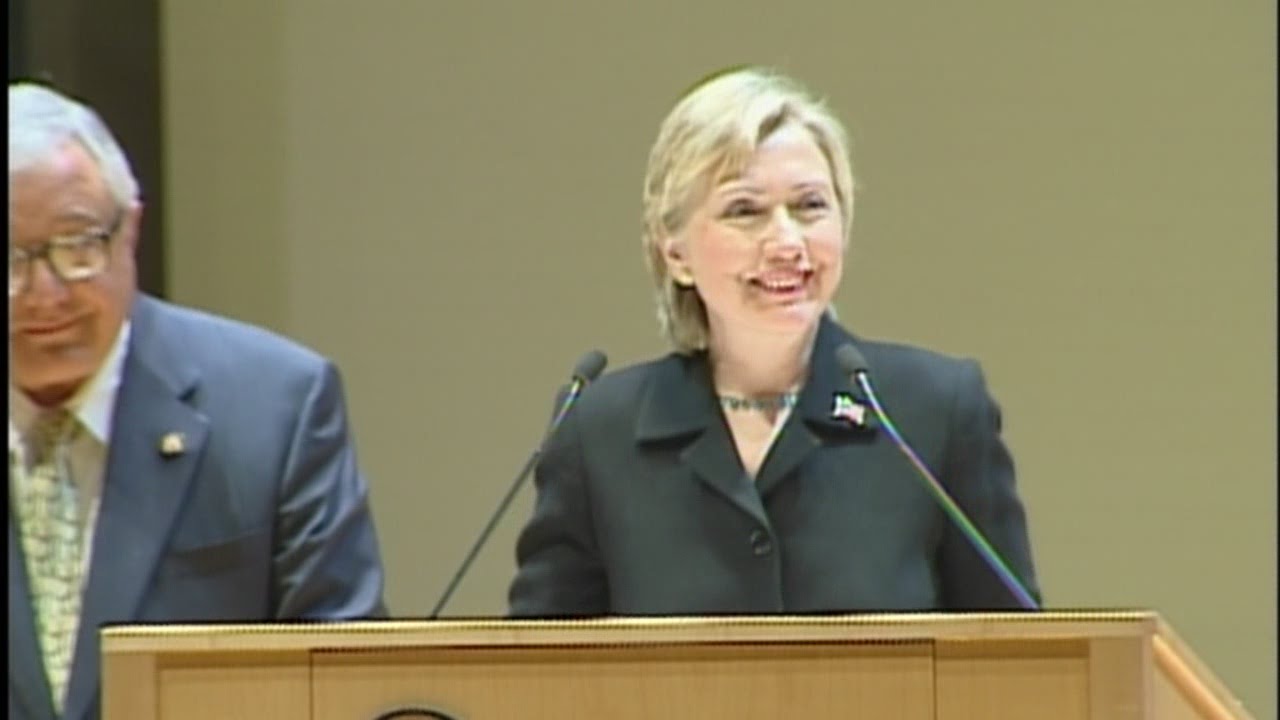 Clinton fainting scare in 2005