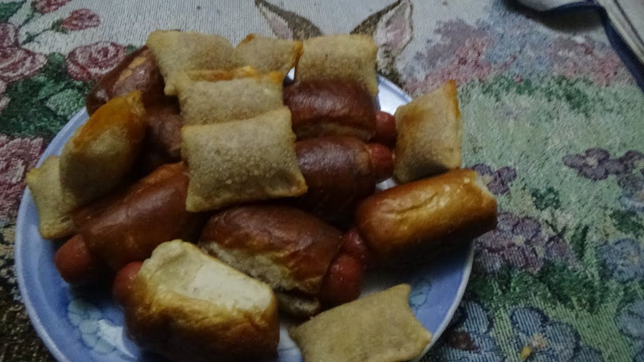 ASMR Eating PretzelDogs & Pizza Rolls