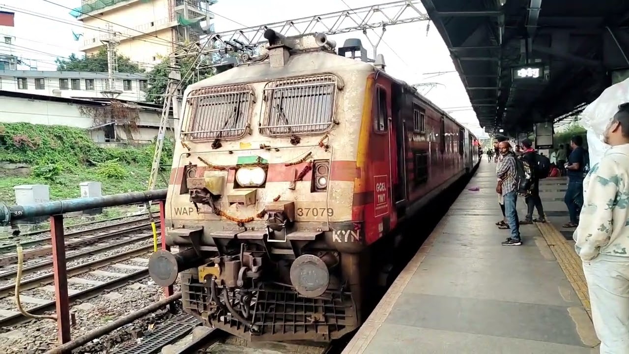 Train Spotting at Pune Junction | Pune | Trains Departure and Arrival at Pune Junction 🌀✨