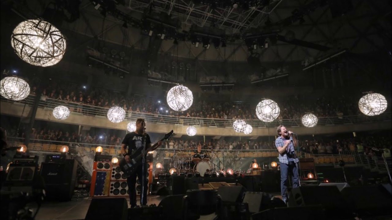 Pearl Jam Live 2018 - Bootleg - Movistar Arena  Santiago de Chile [FULL SET HQ]